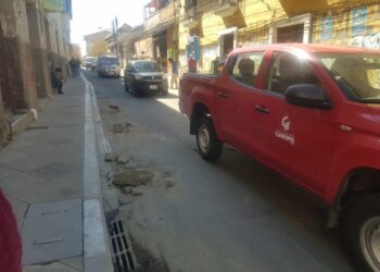 La Alcaldía de La Paz retiró los bolardos ante cuestionamiento de vecinos.
