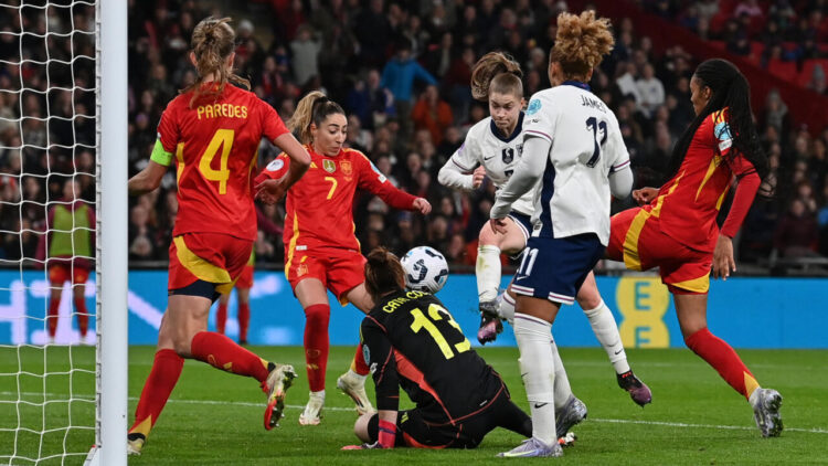 Inglaterra se venga de España en Wembley por su derrota en el Mundial femenino