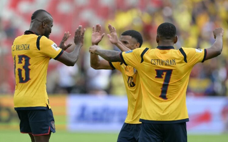 Ecuador gana 2-1 a Venezuela y trepa al segundo lugar de la eliminatoria sudamericana