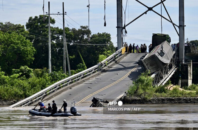 ecuador_puente.jpg