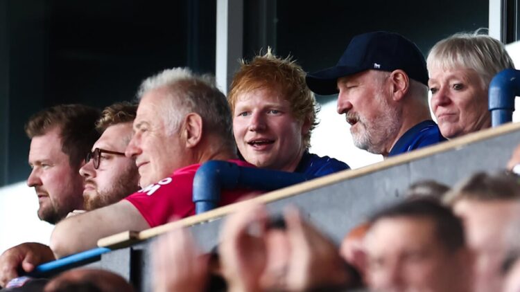El cantautor Ed Sheeran colaboró para cerrar un fichaje del Ipswich