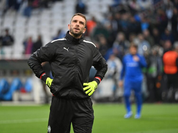 Lens cancela la llegada como cedido del arquero español Pau López