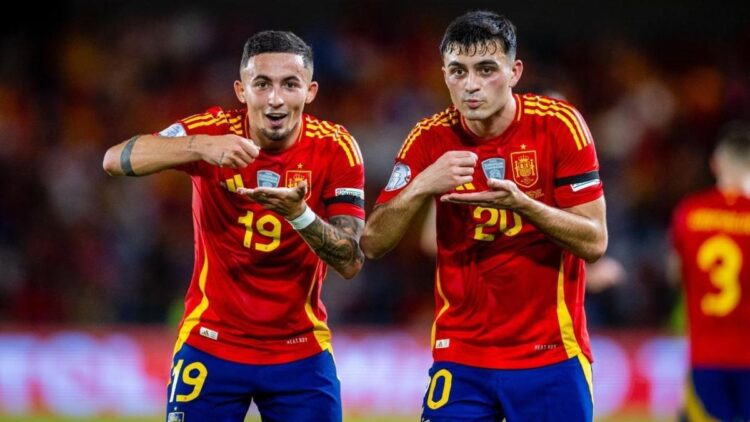 España gana a Suiza en el descuento y cierra su grupo sin derrota