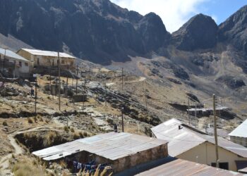 ENDE ejecuta proyecto de electrificación que beneficiará a 500 familias