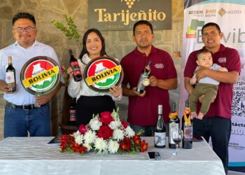 Envibol firma contrato por más de $us 190.000 para provisión de botellas vineras