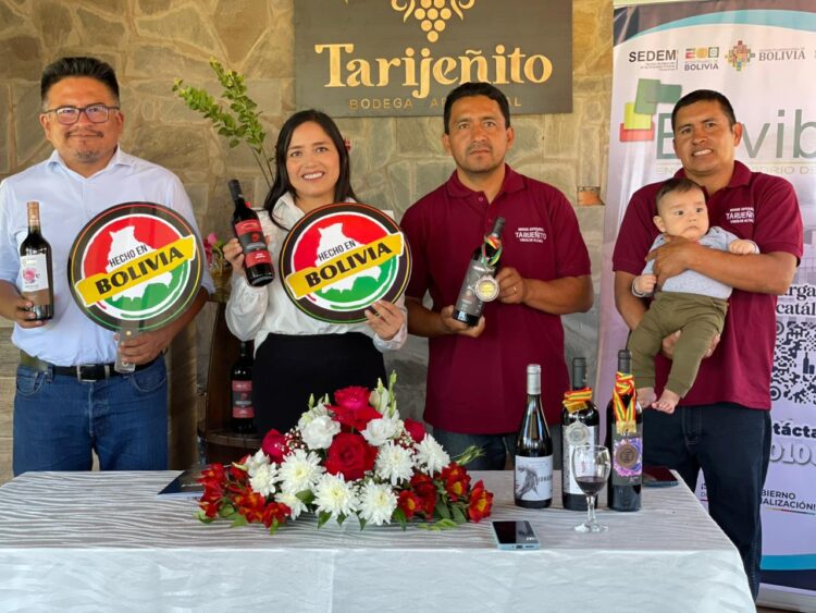 Envibol firma contrato por más de $us 190.000 para provisión de botellas vineras