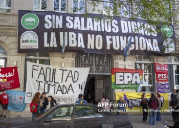 estudiantes_milei.jpg