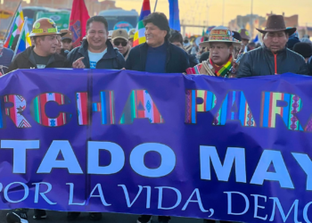 Morales retoma la marcha y desafía una resolución constitucional que se lo prohíbe
