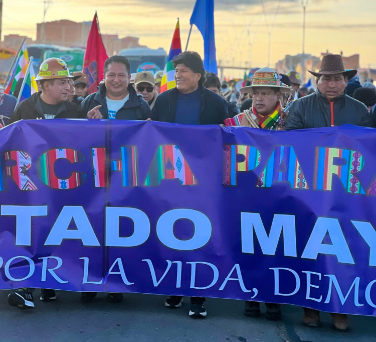 Morales retoma la marcha y desafía una resolución constitucional que se lo prohíbe
