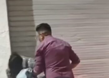 Un policía golpeó de forma brutal a su pareja en Oruro.
