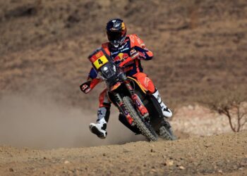 El Dakar-2025 arranca con victorias de Sanders y Lategan en el prólogo