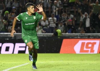 Banfield arrasa a Newell’s y manda en el torneo Apertura argentino