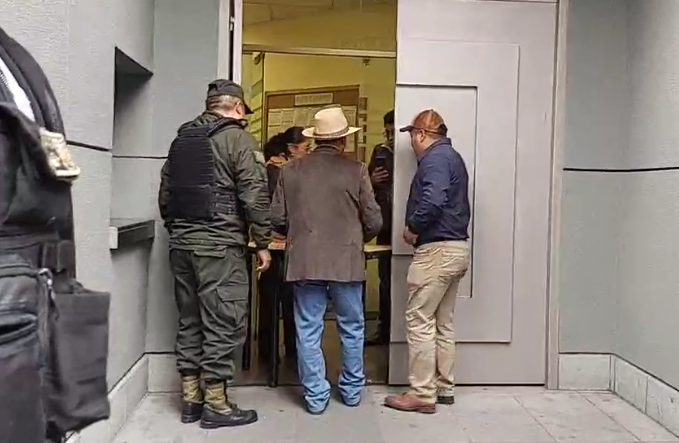 Fejuve de El Alto entrega su pliego petitorio al Gobierno