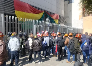Mineros rompen diálogo con el Gobierno por ausencia de Arce