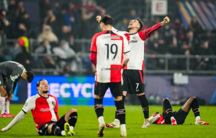 El Feyenoord golpea primero con victoria 1-0 contra Milan