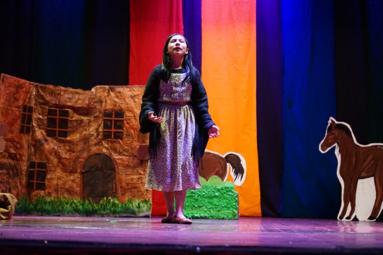 Los yarawikus, (poetas), muestran su talento