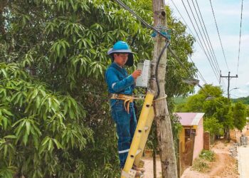 Montaño informa que la cobertura de fibra óptica llega al 100% de municipios del país