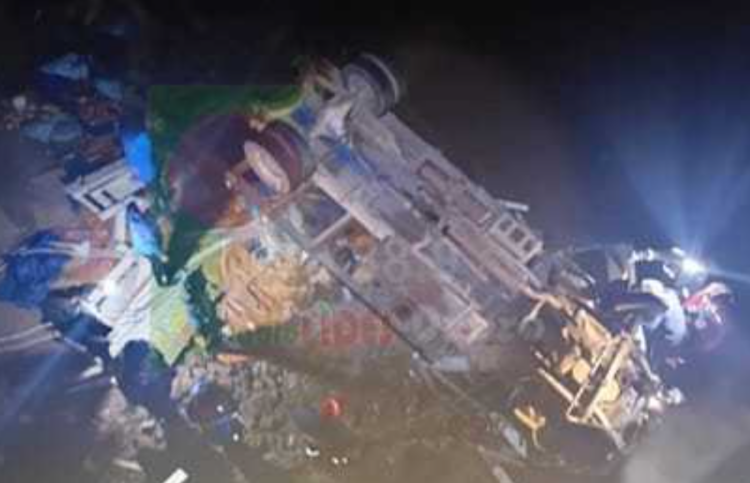 Un fatal accidente deja 12 fallecidos y cuatro heridos en la ruta Totora-Curahuara, en Oruro