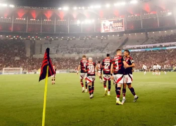 Flamengo derrota 2-0 a la Liga de Quito y pone pie y medio en octavos