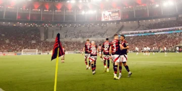 Flamengo derrota 2-0 a la Liga de Quito y pone pie y medio en octavos