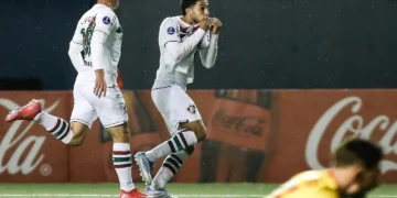 Fluminense y Huracán mandan en sus grupos de Sudamericana pero sienten la presión