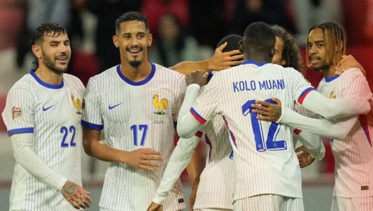 Huérfana de líderes, Francia se consuela con una goleada a Israel