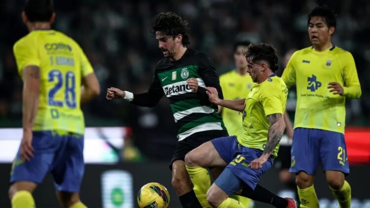 Sporting de Portugal empata en casa y Benfica se acerca a dos puntos
