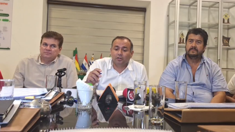 Ganaderos analizan ‘vía de comercialización alterna’ ante veto a exportación de carne