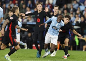 Barça se deja la victoria en Vigo en la recta final, Atlético segundo