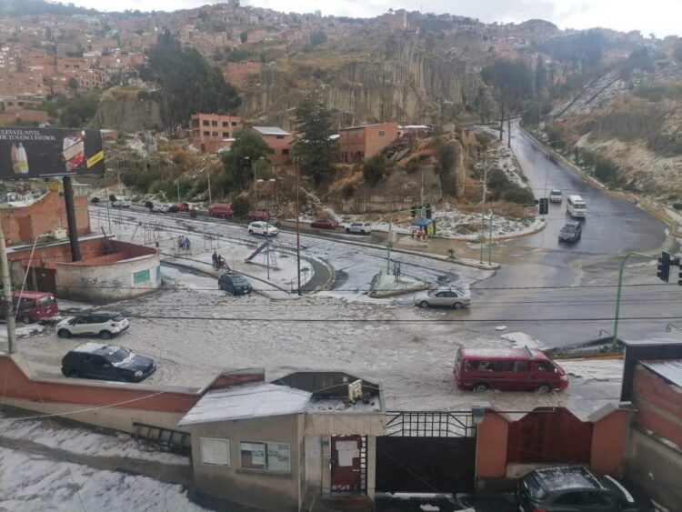Dos alertas rigen en cinco departamentos del país por lluvias y posibles desbordes de ríos.