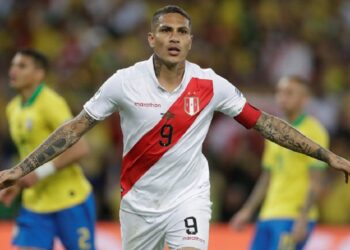 Paolo Guerrero anuncia su retiro de la selección de Perú