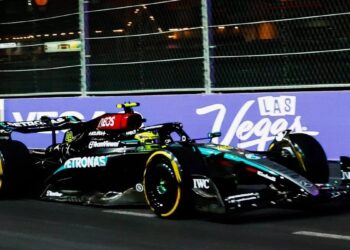 Hamilton domina y Verstappen patina en un frío arranque del GP de Las Vegas