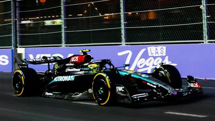 Hamilton domina y Verstappen patina en un frío arranque del GP de Las Vegas
