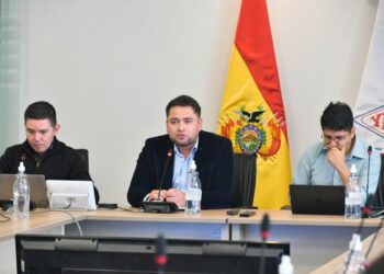 Se inicia la reunión para fijar el reglamento para la importación de combustible por privados