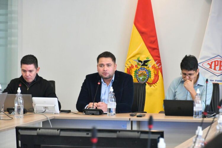 Se inicia la reunión para fijar el reglamento para la importación de combustible por privados
