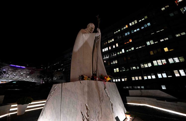 hospital_gemelli_donde_esta_el_papa.jpg