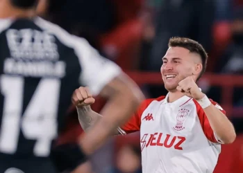Huracán avanza a octavos y elimina al Corinthians de la Sudamericana