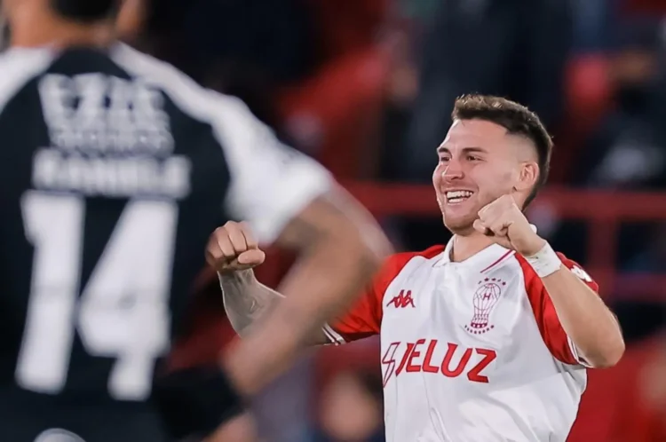Huracán avanza a octavos y elimina al Corinthians de la Sudamericana