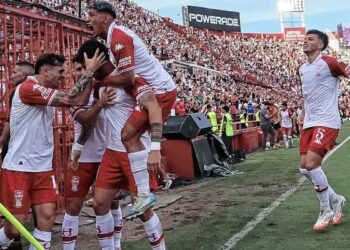 Huracán gana el clásico y deja sin invicto a San Lorenzo en el Apertura argentino
