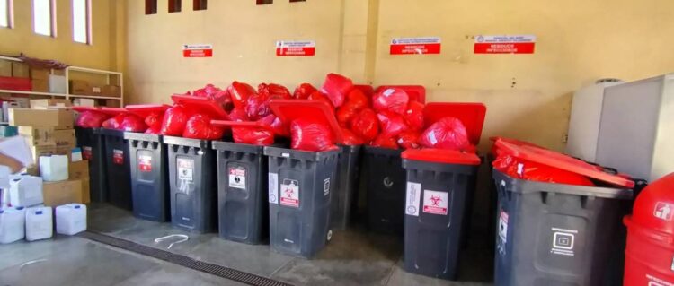 En los hospitales hay al menos 25 toneladas de basura.