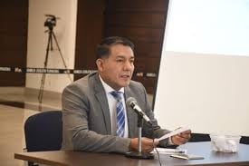 El juez Helmer Laura benefició con detención domiciliaria a pareja que compró a una joven.