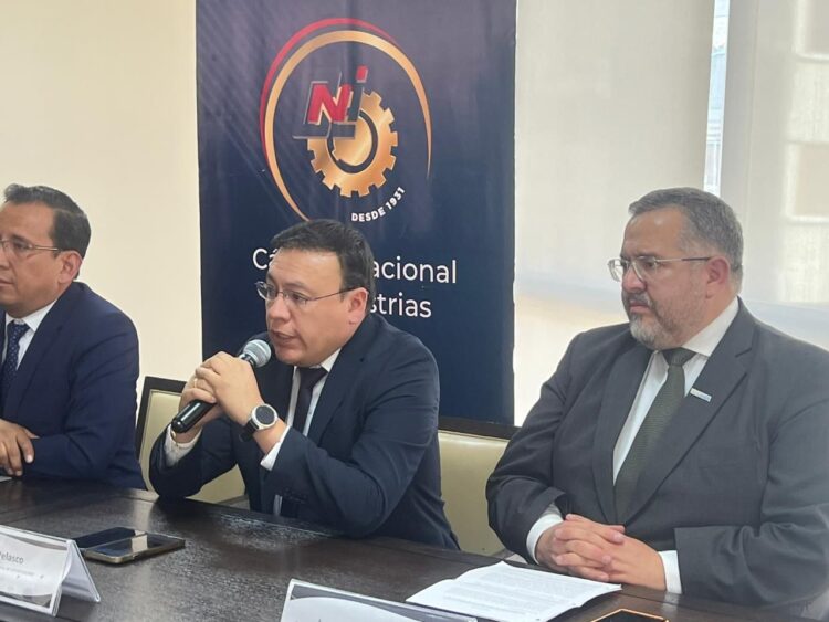 Industriales y exportadores presentan proyecto de ley para derogar disposición séptima