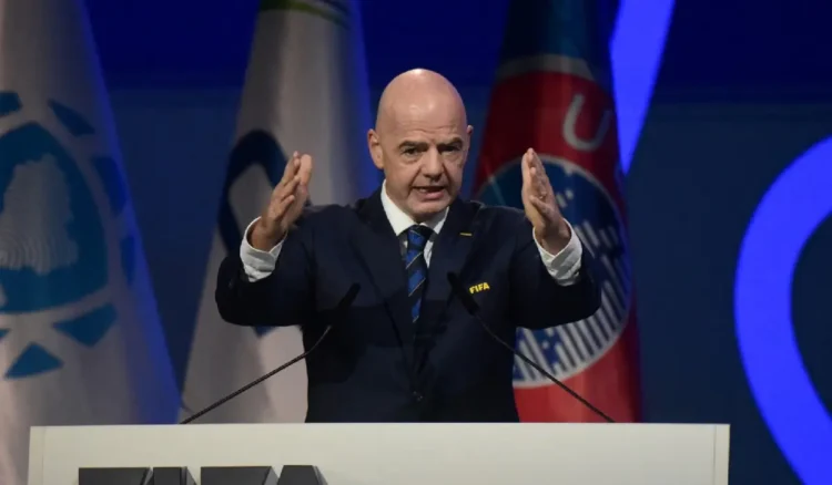 UEFA envía mensaje conciliador tras criticar el retraso de Infantino