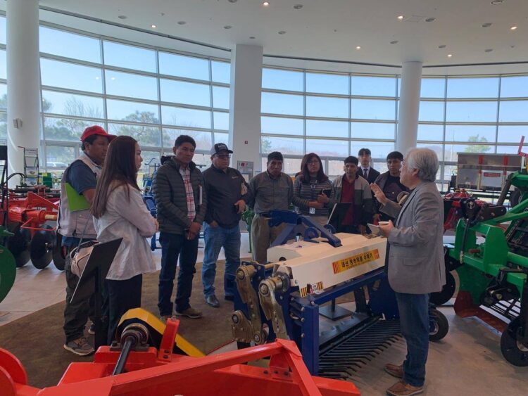 Bolivia y Corea del Sur amplían cooperación agrícola en tecnología y mecanización del agro
