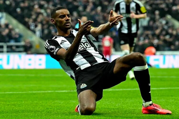 Newcastle toma ventaja ante Arsenal (2-0) en semifinales de Copa de la Liga inglesa