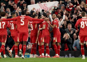 Liverpool aplasta al Tottenham (4-0) y regresa a la final de Copa de la Liga