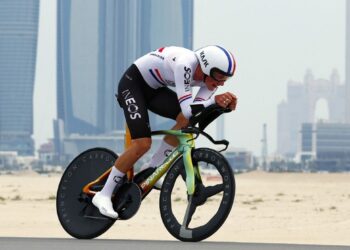 Tarling gana la crono del Tour de Emiratos, Pogacar tercero
