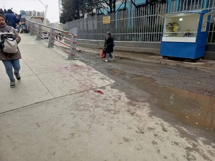 Un joven de aproximadamente 25 años de edad perdió la vida luego de ser apuñalado por un antisocial. El hecho ocurrió la tarde de este martes