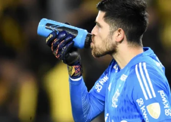 Jugadores del Flamengo a salvo tras un intento de asalto con disparos