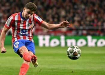 La UEFA, abierta a revisar reglamento tras penal anulado a Julián Álvarez